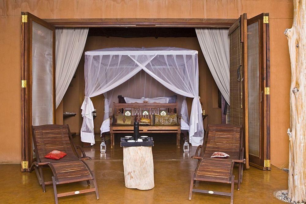 Okahirongo Elephant Lodge Purros Bagian luar foto